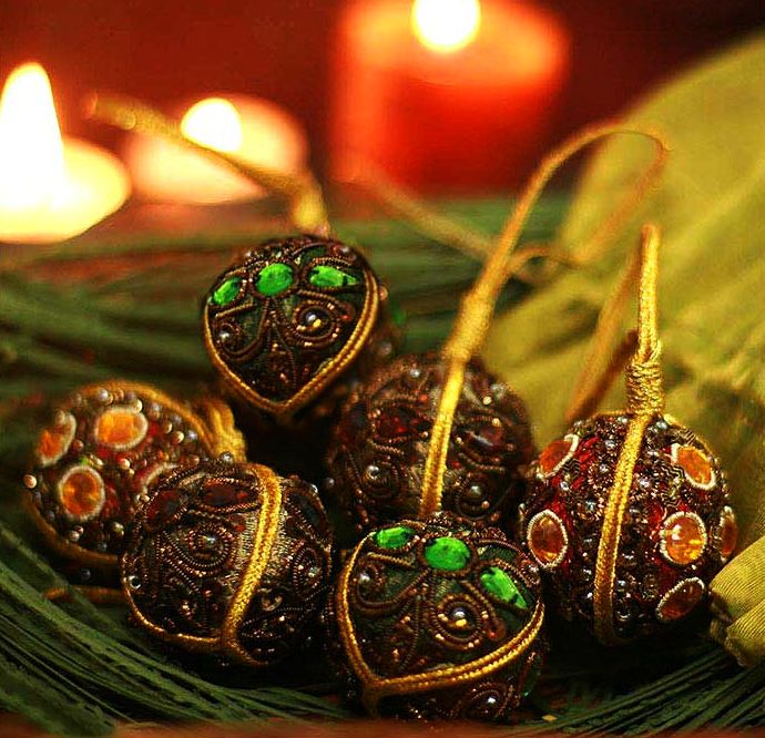 Holiday Heralds Glistening Baubles Christmas Ornaments Set of 6